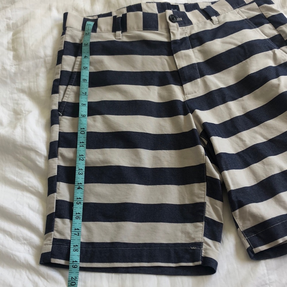 Gap Shorts - Picture 4 of 4